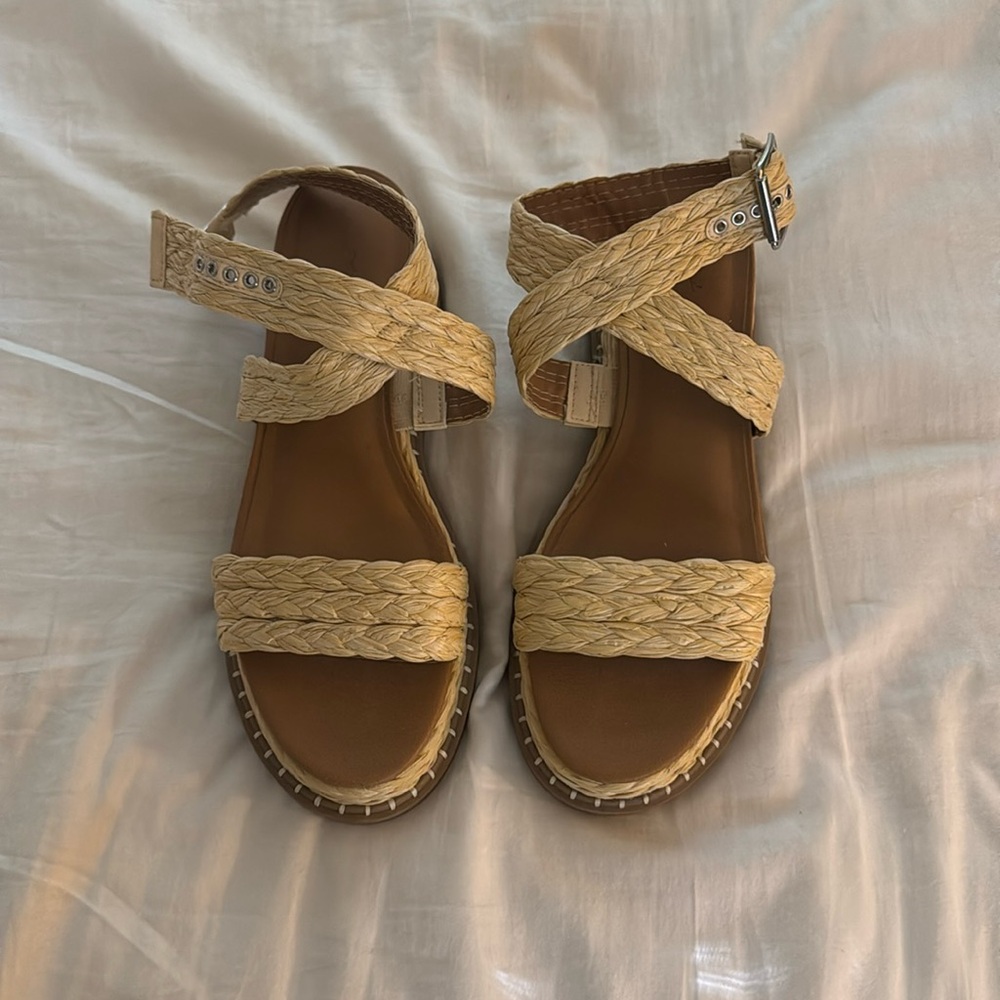 Universal thread wedge sandal